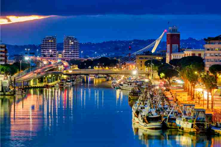 Pescara con le luci di notte