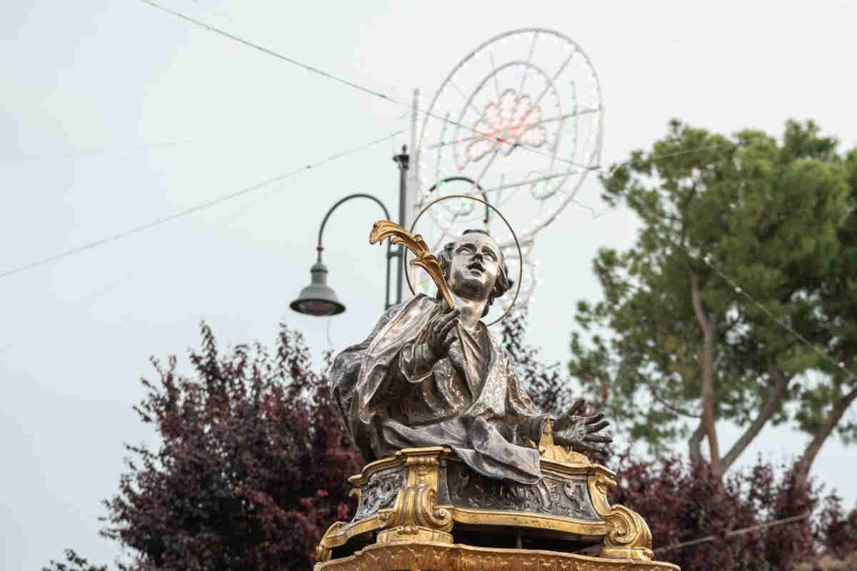 Statua in processione durante la Festa di San Zopito a Loreto Aprutino