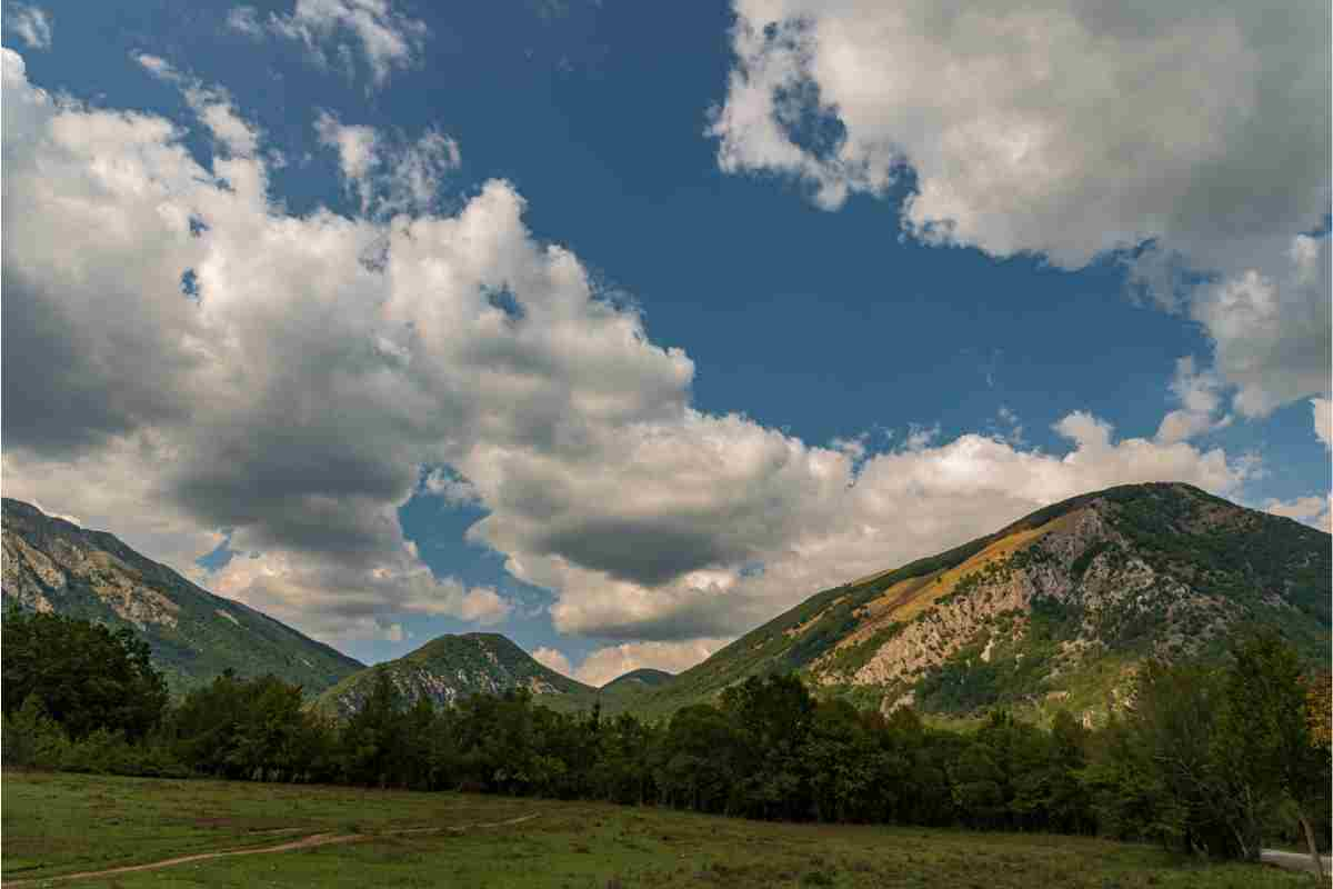 parchi e riserve in abruzzo: Panorama del parco Nazionale d'Abruzzo, Lazio e Molise