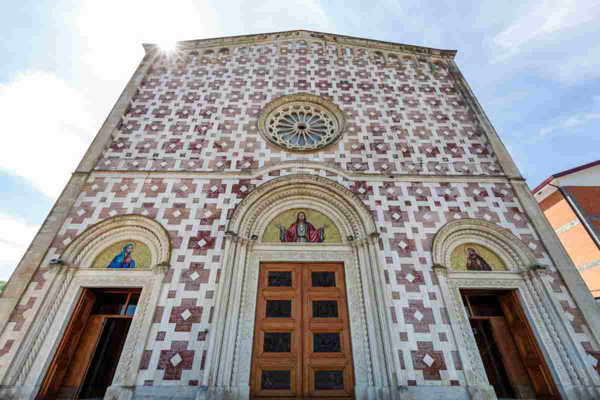 facciata del Santuario del Volto Santo a Manoppello 