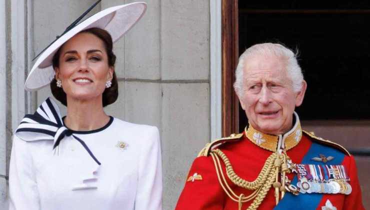 Carlo III e Kate Middleton dolce gesto