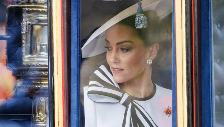 Dettaglio orecchini Kate Middleton