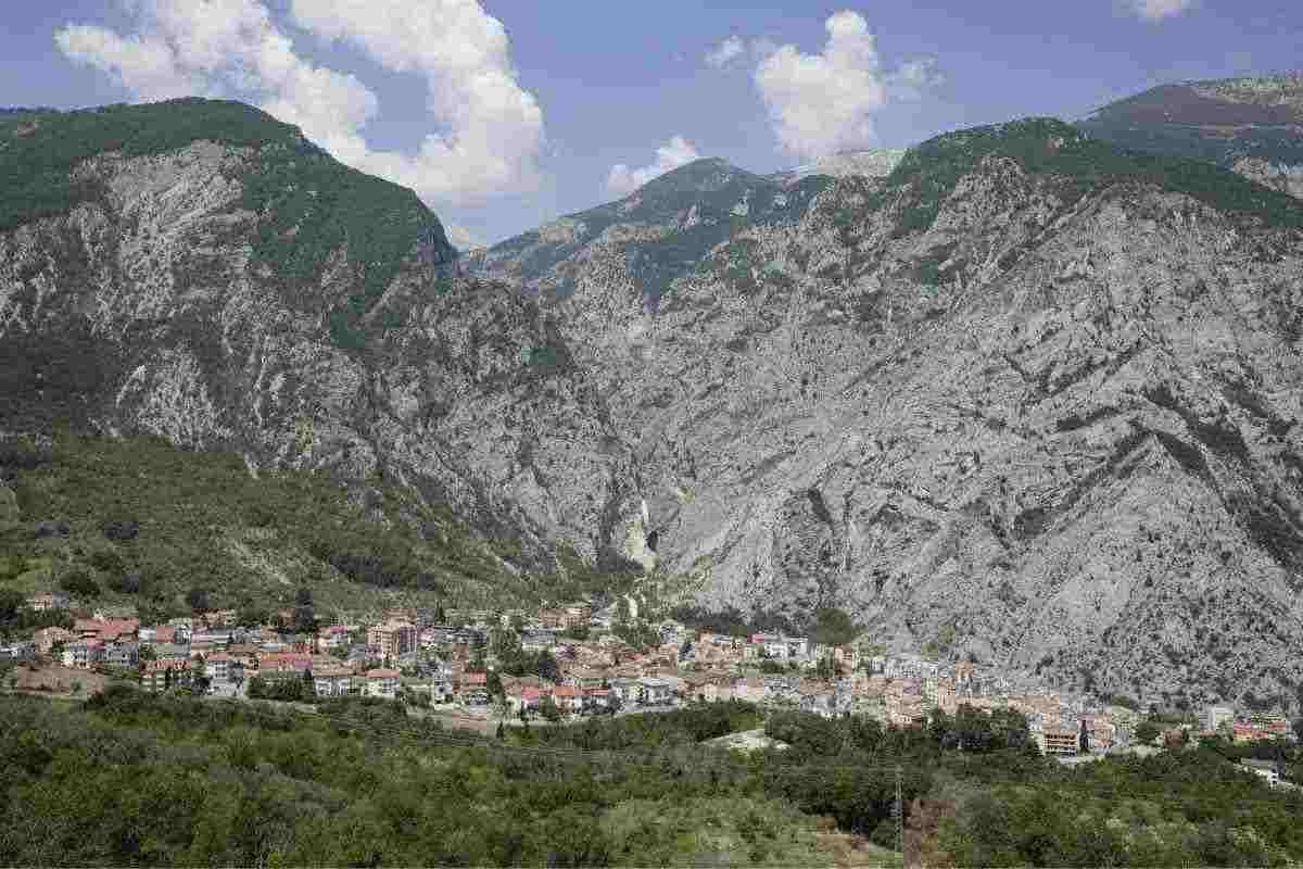 In Abruzzo si cela una Meraviglia del Mondo: questo luogo ne è la copia ...