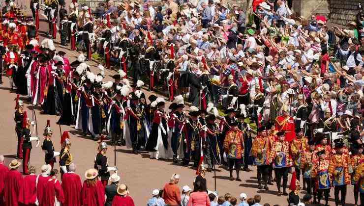 Royal Family malore durante il Tropping the colour